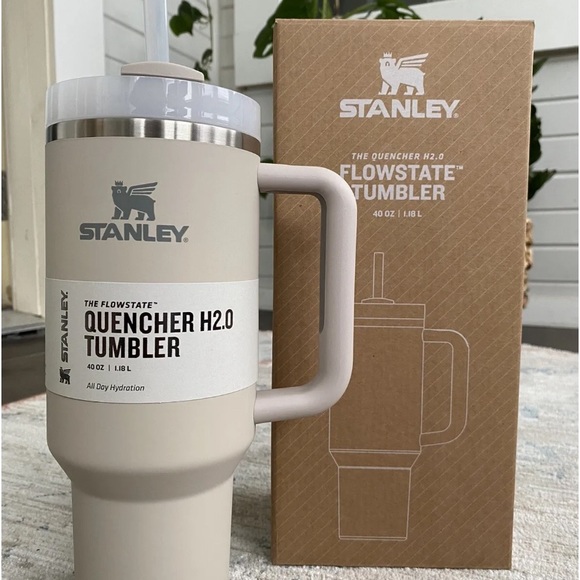 Stanley 40oz Quencher H2.0 FlowState Stainless Steel Vacuum Insulated Tumbler. - Picture 2 of 12